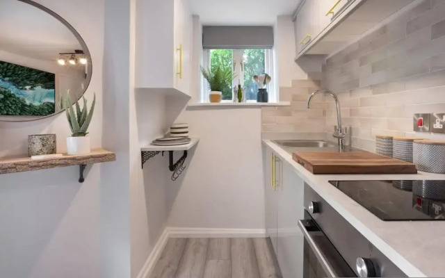 Eden Escape - Comfy Apartment Quiet Neighbourhood