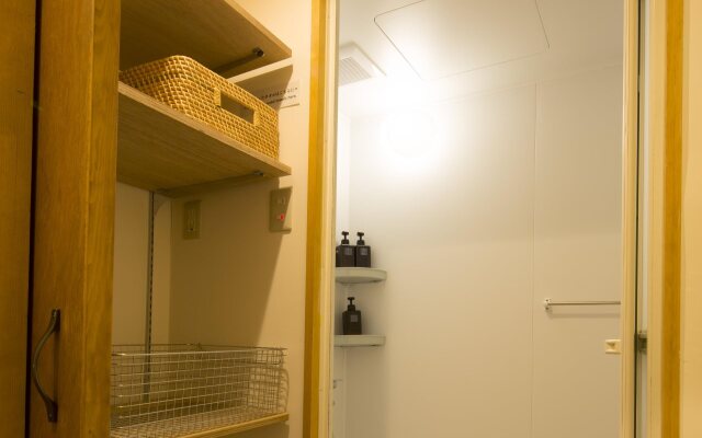 Sheena and Ippei - Hostel