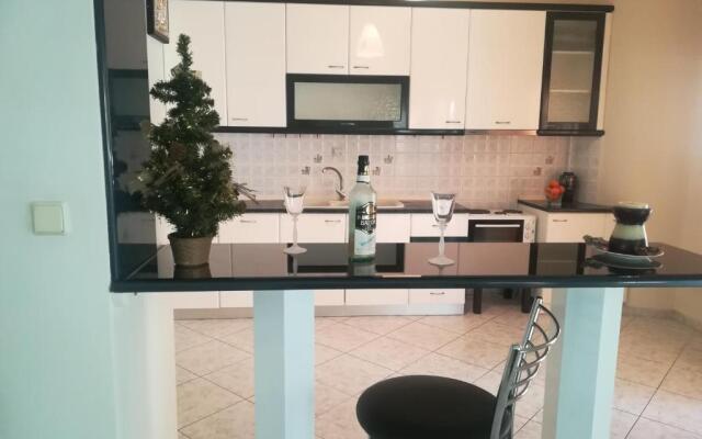 2nd Floor Apartment In Volos