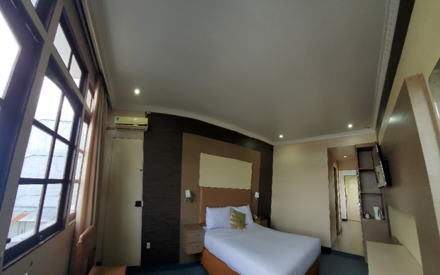 Grand Kartika Hotel – Guest Rooms – Pontianak