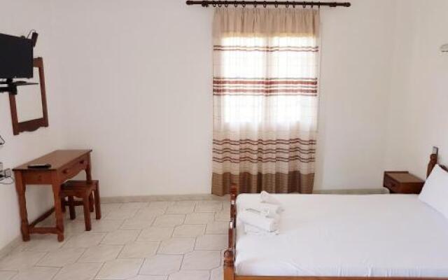 Amarandos Studios Rooms & Apartments