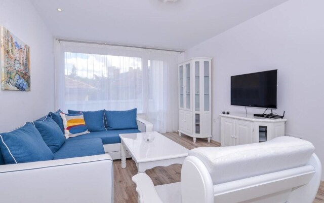 FM Deluxe 2-BDR Apartment - Simplisico