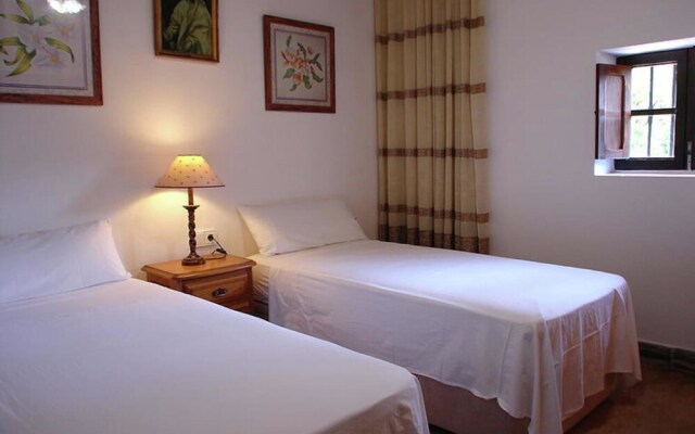 Magnificent Country House With Garden and Private Pool Onheinde