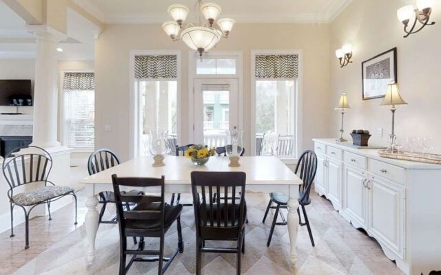 Palm Breeze 5 Bedroom Holiday Home