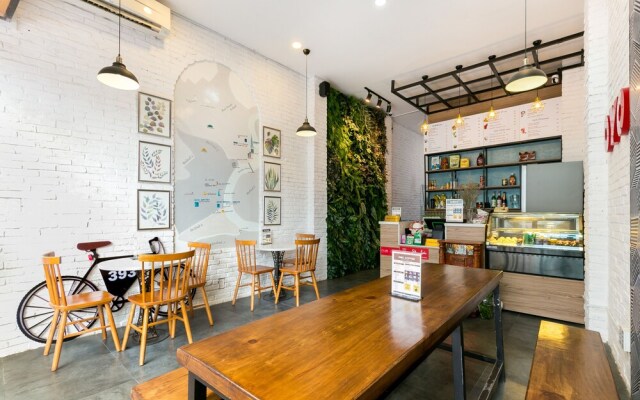 Oyo 321 393 Hostel