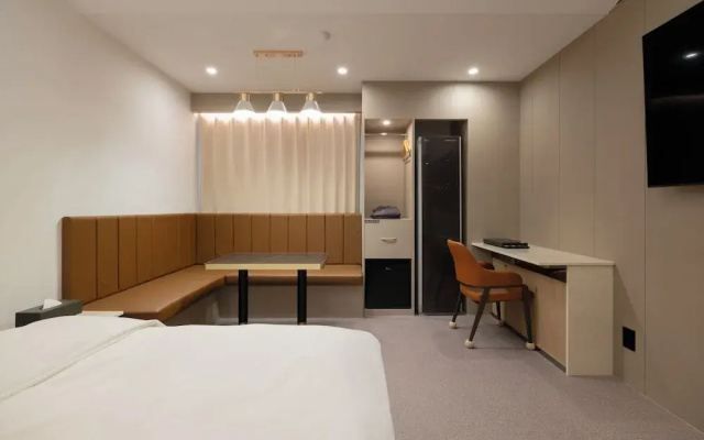 Urban Brown Hotel