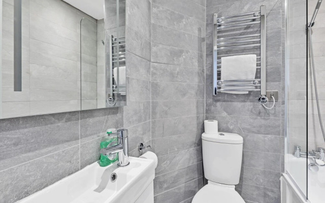 Right On : Bright On Apartment 1G | By My Getaways