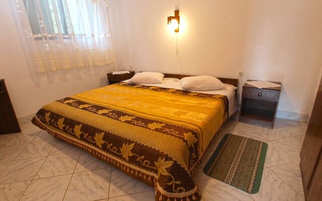 Apartment 1057