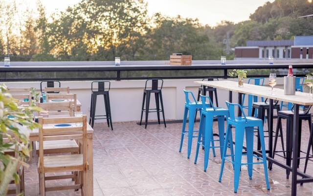 Club 22 Kamala Suites