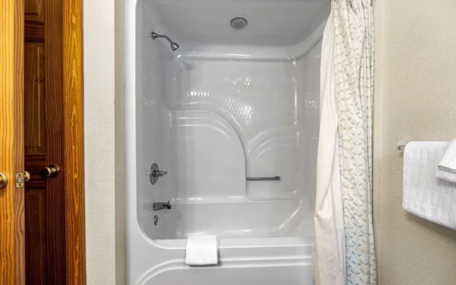 Poplar Point Condo Unit 12C - Two Bedroom Condo