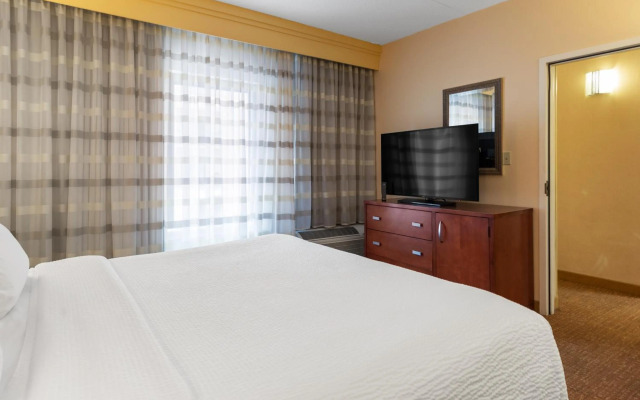 Courtyard by Marriott Toledo Airport Holland