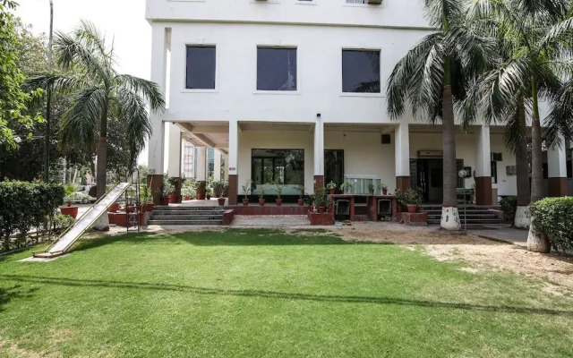 Hotel D.D.R Residency