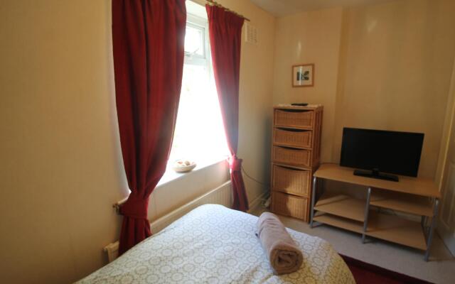 Garth Olwg 2 Bed Apartment by Cardiff Holiday Homes