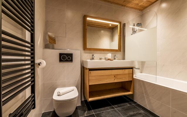 SORBUS - Contemporary Apartment in Luxury Residence