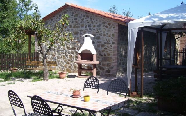 Provincial Holiday Home in Pacaino Umbria with Pool