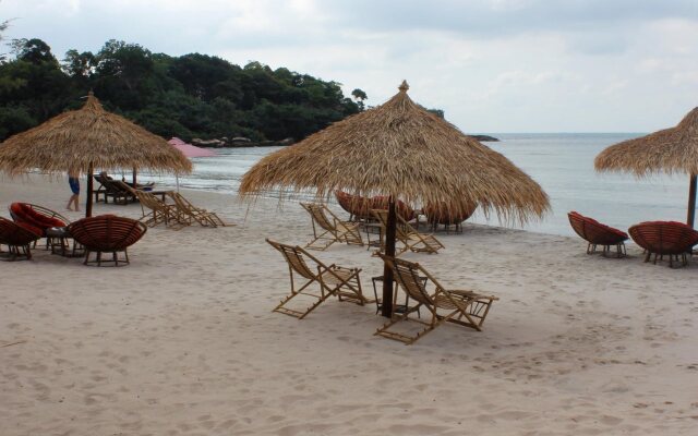 Eos Oceanfront Hotel