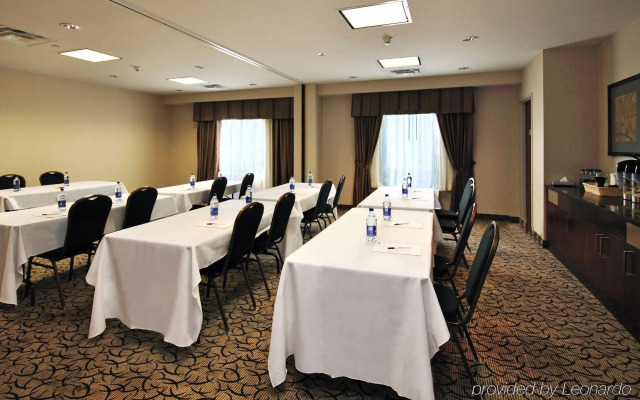 Holiday Inn Express Hotel & Suites Ottawa Airport by IHG