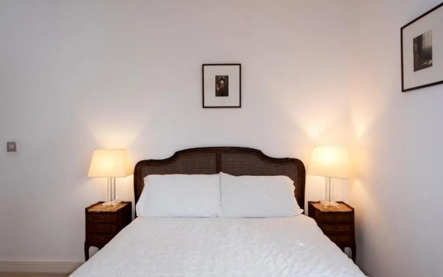 Apartment 4 The Grove