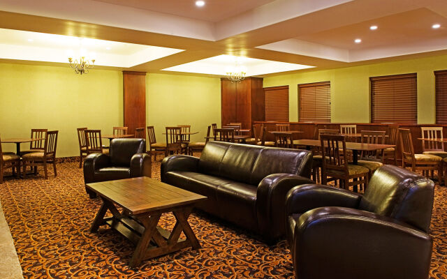 Holiday Inn Express Hotel & Suites Drayton Valley by IHG