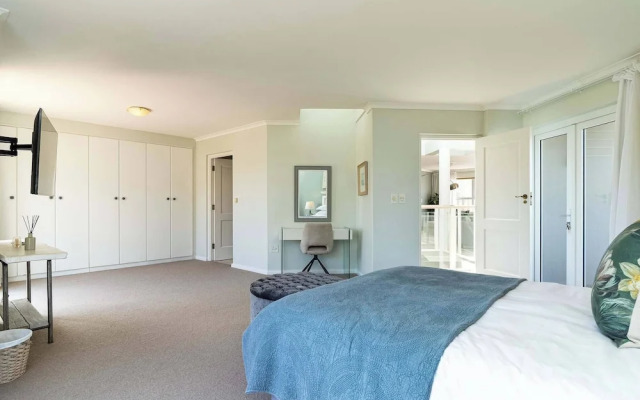 Beachfront Villa Sea Breeze, Hout Bay, Cape Town