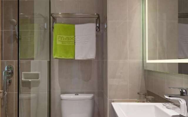 MaxOneHotels Kota Harapan Indah Bekasi