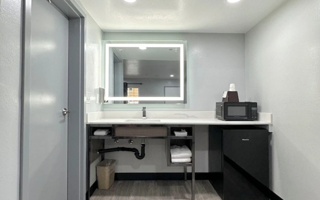Rodeway Inn Ontario Airport