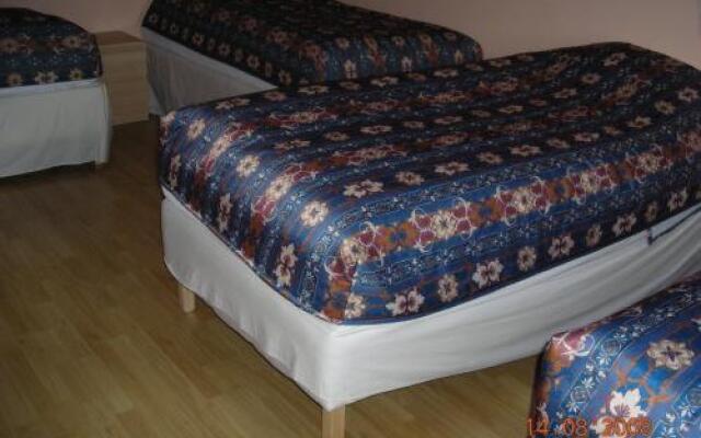 B&B Guesthouse - Bed and Breakfast Keflavik Centre