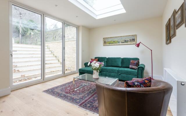 Marloes Road Lux 2 Bedrooms Apartment