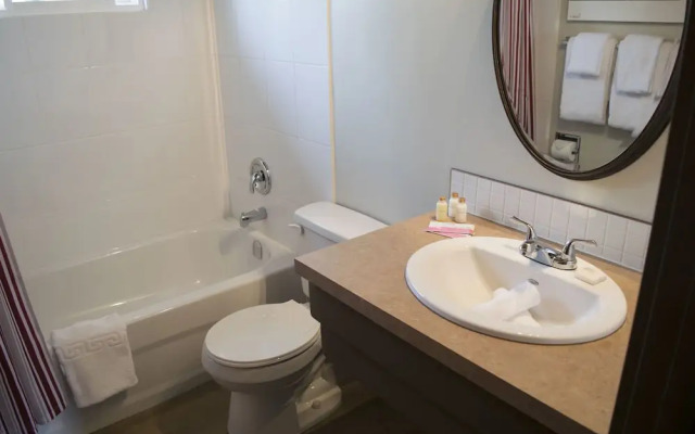 Yamnuska Suites