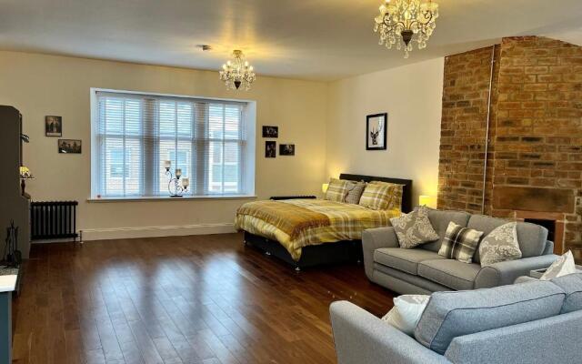 The Bards Loft, Large Studio Apartment
