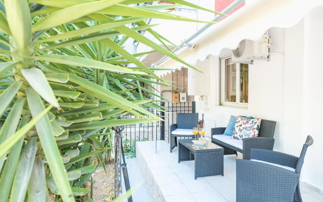 2 stops to Acropolis - Free Cancellation - Terrace