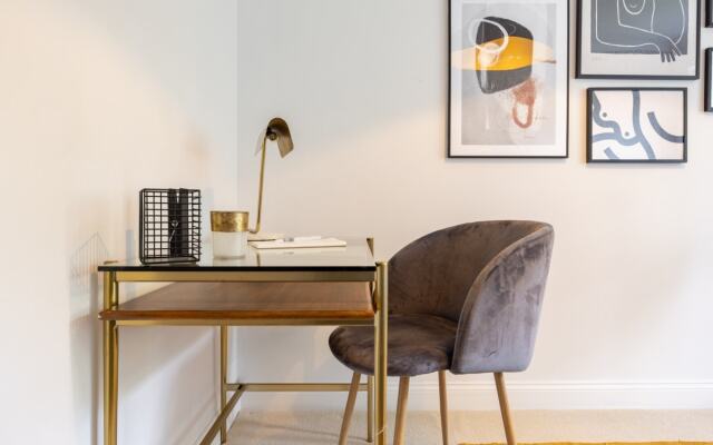 The Brockwell Park Escape - Bright 2BDR Flat with Parking