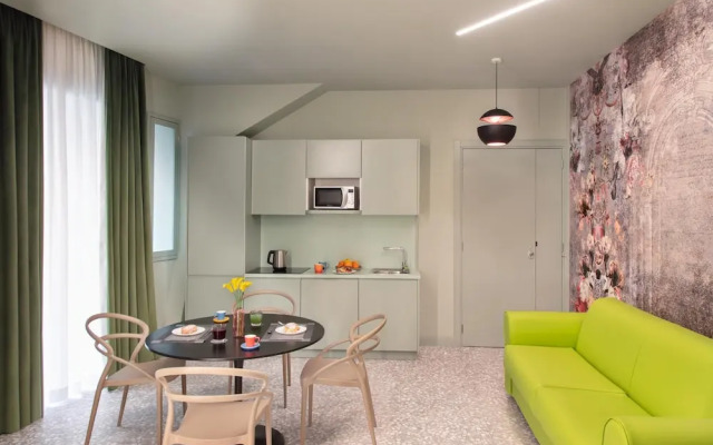Lady Rose Privilege Suite