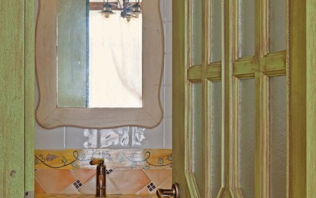 Bletani Hotel