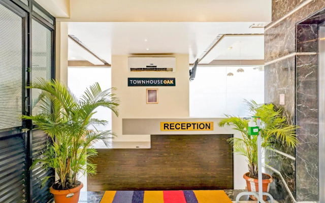 Super Townhouse OAK Regal Inn Near Sant Tukaram Nagar Metro Station