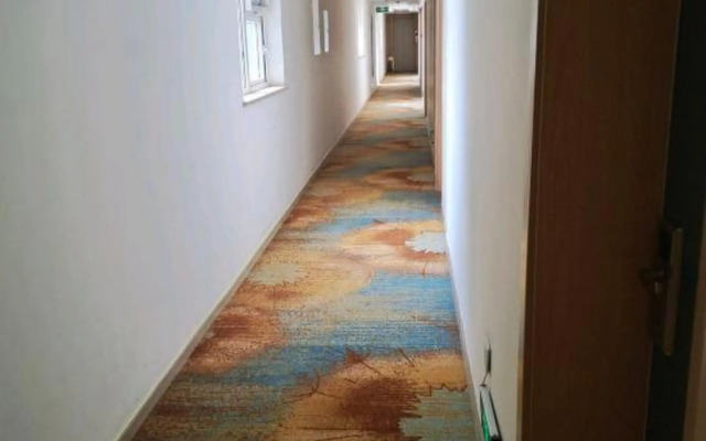 Runjia Chain Hotel Xi'an Lepo Subway Station