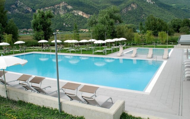 New Residence by Lake Iseo, Surrounded by Green