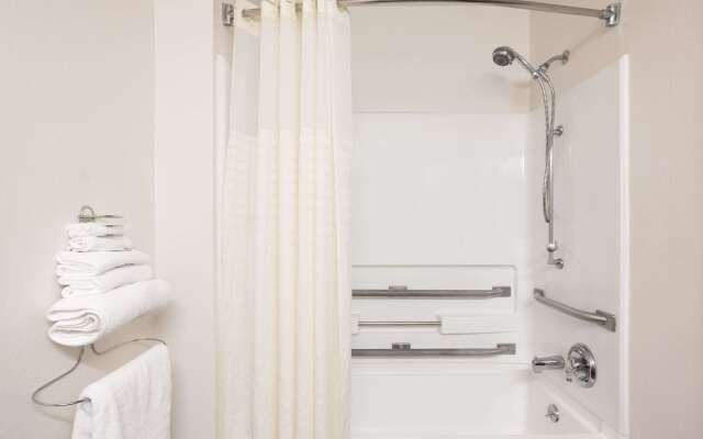 Super 8 by Wyndham Gainesville I-75 Hospital University Area