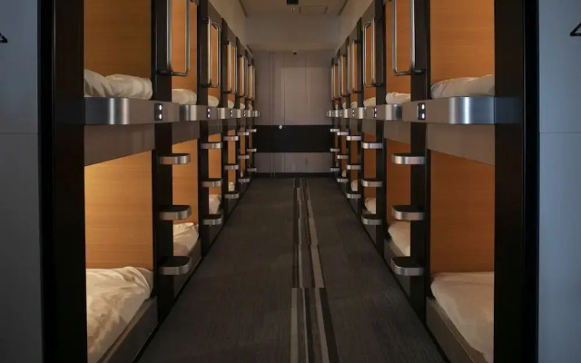 PLAZA EAST CABIN - Caters to men