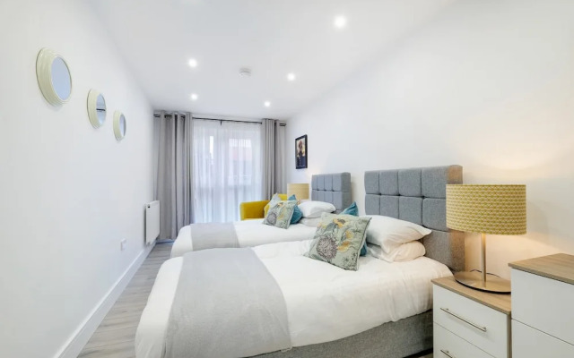 Luxury 1 & 2 bed Apartment free parking