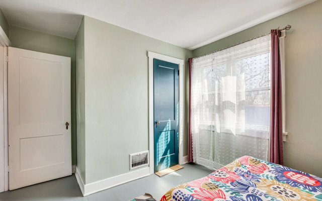 Pet-friendly Pittsburgh Home: 3 Mi to Downtown!