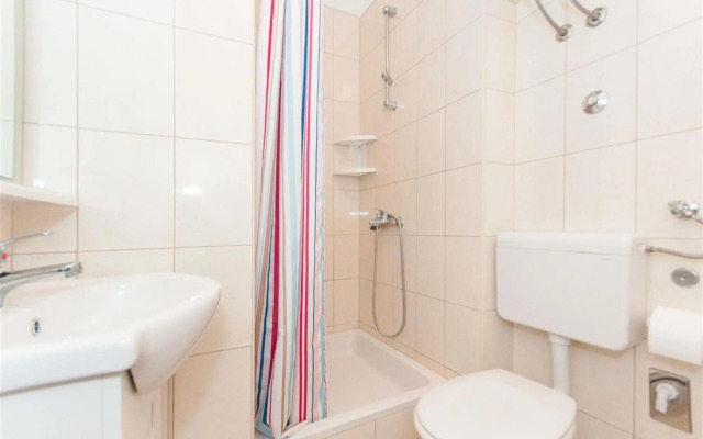 Mate - free parking - SA1(2)