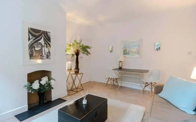 Bright and Leafy 1 Bedroom Flat in the Heart of Chelsea