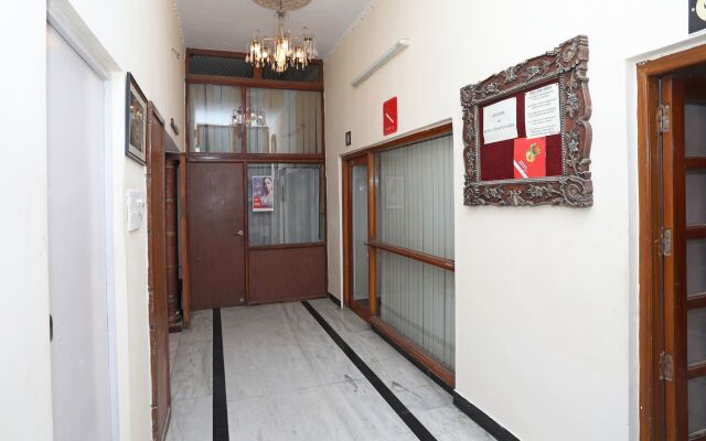 OYO 9900 Hotel Pioneer Plaza