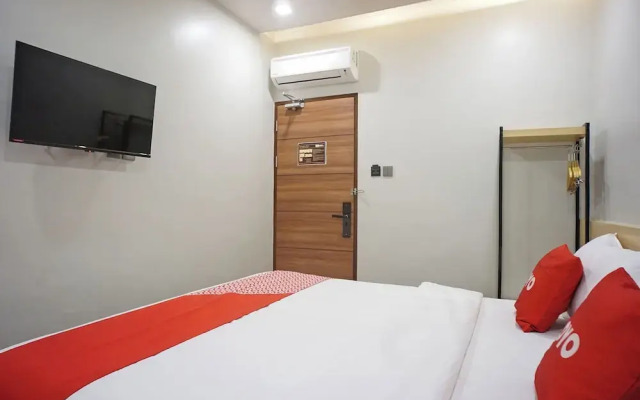 OYO 92956 Travelbiz Hotel