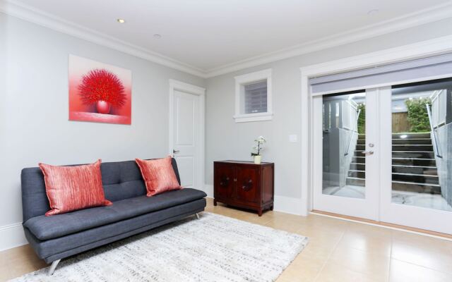 Charming Suite Cypress by Elevate Rooms