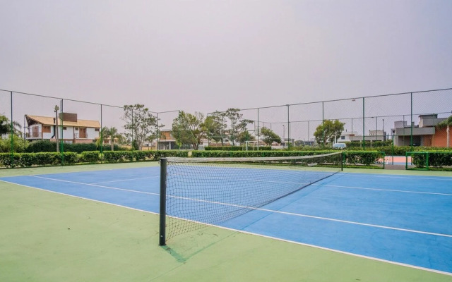 Modern House With Pool Next to Surfland Roi00