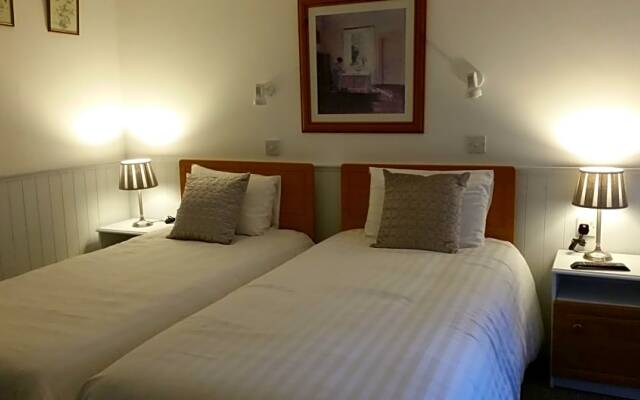 Halfway House Hotel