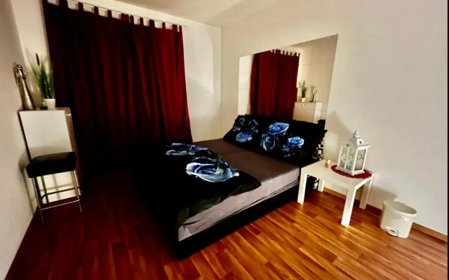 MONFas APARTMENT GARDEN CITY