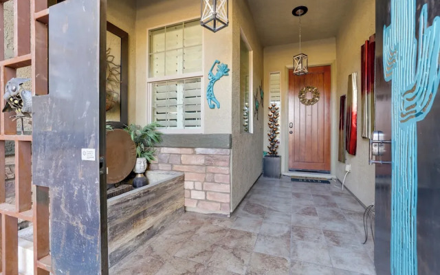 Putting Green & Hot Tub: Goodyear Retreat!